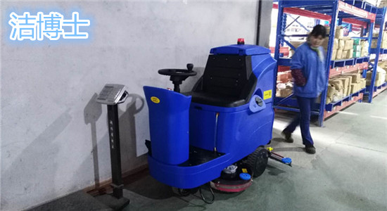 電瓶式全自動(dòng)洗地機(jī) 電瓶式全自動(dòng)洗地機(jī)